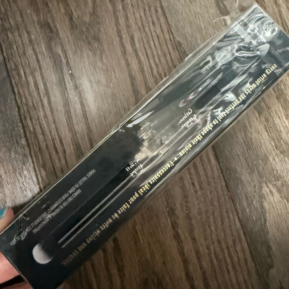 NWT Kat Von D Shade & Light Eye Contour Brush. Rare. Discontinued product - Picture 3 of 5
